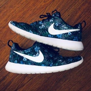 🌺 NIKE ROSHE RUN - FLORAL/HAWAIIAN SZ 10